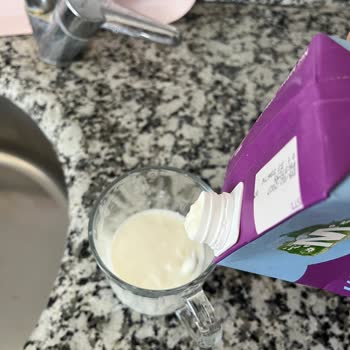 Migros Sanal Market'ten Gelen Açılmamış Yarım Yağlı Sütün Bozulması