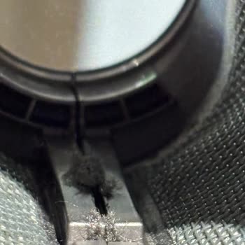 Dyson Airstrait Servisinde Parça Değiştirilmek Yerine Yapıştırma Kabul Edilemez