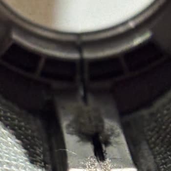 Dyson Airstrait Servisinde Parça Değiştirilmek Yerine Yapıştırma Kabul Edilemez
