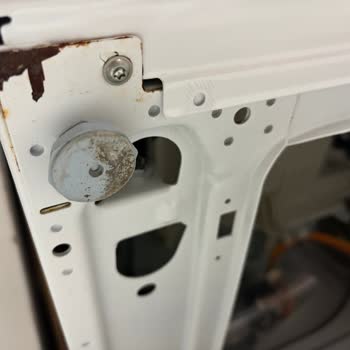 Bosch Serie 4 Çamaşır Makinesinde Üretim Kaynaklı Paslanma Ve Ücretsiz Parça Değişimi Talebi