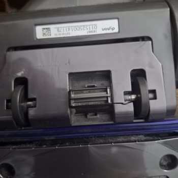 Dyson Süpürge Başlığı Çatladı, Kullanıcı Hatası Olarak Reddedildi
