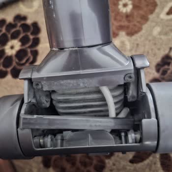 Dyson Süpürge Başlığı Çatladı, Kullanıcı Hatası Olarak Reddedildi