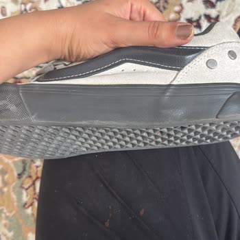 Vans Ayakkabısında Kalite Sorunu: Sol Kenarın Açılması Ve Tabanın Erken Aşınması