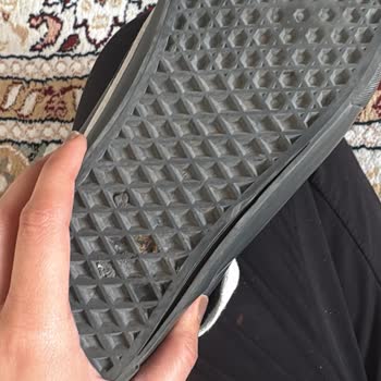 Vans Ayakkabısında Kalite Sorunu: Sol Kenarın Açılması Ve Tabanın Erken Aşınması