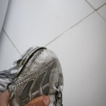 Adidas Kramponunun Ön Kısmı Dağılmış, Satıcı Yanıt Vermiyor