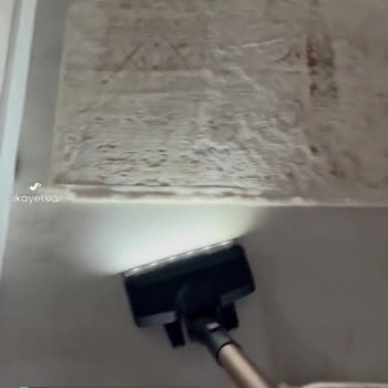 Bosch Unlimited Gen 8 Dikey Süpürge Başlığı Çalışırken Duruyor