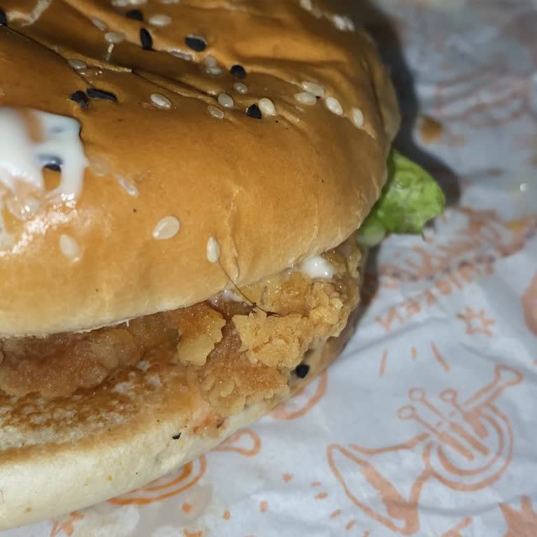 Popeyes Hamburgerinde Kıl Çıktı Ücret İadesi Talebi