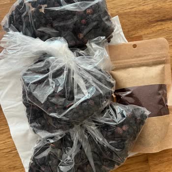 Markasız Ve Etiketsiz Kurutulmuş Yaban Mersini Paketi Hijyen Şüphesi