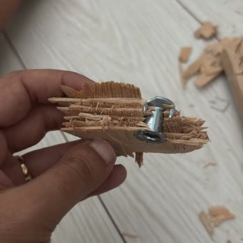 İki Yıllık İskelet Değişiminden Sonra Kırılan Koltuk Ve Çelişkili Servis Açıklamaları