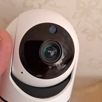 Kırık Camlı Kamera Ve Saygısız Mağaza Personeli