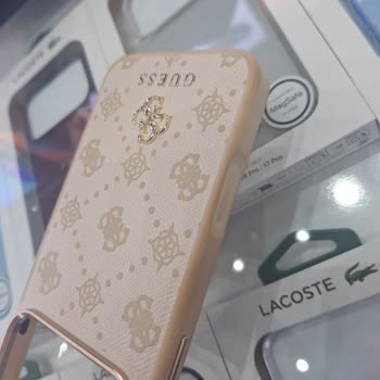 Sararan Telefon Kılıfı Ve Kaba Mağaza Müdürü Tutumu