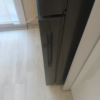 Hoover Buzdolabının Buzluk Kapısı Gevşek Ve Yamuk Değişim Talebi