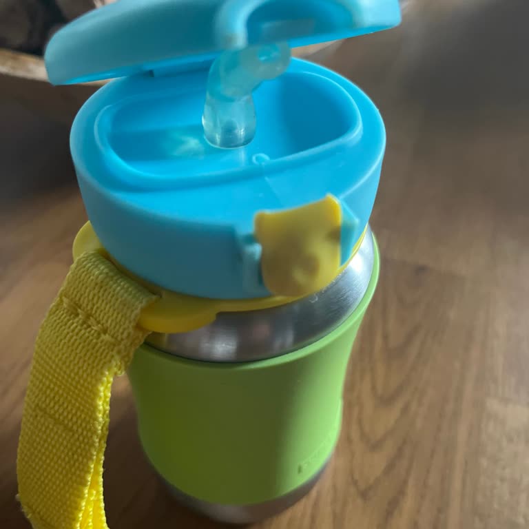 Skip Hop Çocuk Suluğunun Kapağı Kırıldı Ve Çanta Sürekli Islanıyor Tamir Veya Değişim Talebi