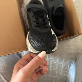 Yeni Adidas Ayakkabısı 4 Saatte Açıldı, İade Reddi