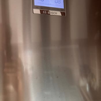 Bosch Buzdolabında Paslanma Sorunu: Garanti Dışı Ücretsiz Kapak Değişimi Talebi