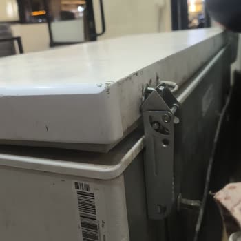 Fabrika Hatası Olan Dondurucu Menteşesi Garanti Kapsamında Kullanıcı Hatası Olarak Değerlendirildi