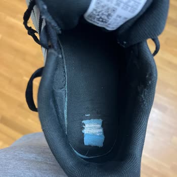 Adidas Spor Ayakkabısında Erken Yıpranma Ve Değişim Talebi