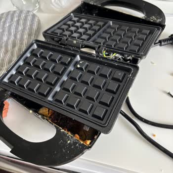 Trendyol'dan Satın Alınan Waffle Makinesinde Elektrik Çarpması Ve Kırık Parçalar: İade Talebi