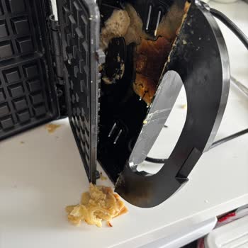 Trendyol'dan Satın Alınan Waffle Makinesinde Elektrik Çarpması Ve Kırık Parçalar: İade Talebi