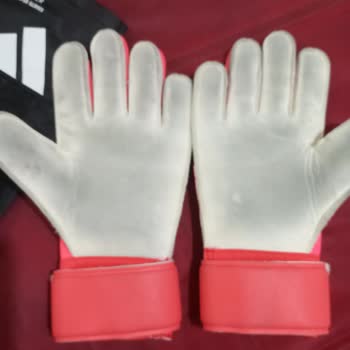 Adidas Kaleci Eldiveni Hızla Yırtıldı, İade Süreci Uzuyor
