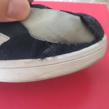 Sol Ayakkabının Üç Gün İçinde Patlaması: Üretim Sorunu Ve İade Talebi