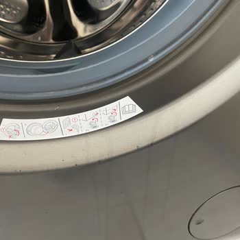 Deterjan Sorunu Ve Çizikli Dış Yüzey Nedeniyle Çamaşır Makinesinin Değiştirilmesini Talep Ediyorum