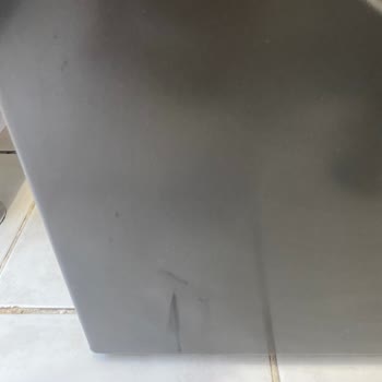 Deterjan Sorunu Ve Çizikli Dış Yüzey Nedeniyle Çamaşır Makinesinin Değiştirilmesini Talep Ediyorum