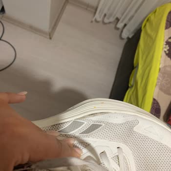 Kısa Sürede Açılan Ayakkabı Ve İlgisiz Mağaza Tutumu
