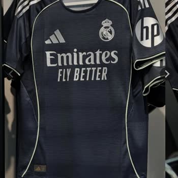Yanlış Beden Ve Renkli Real Madrid Forması, Baskısız Juventus Forması