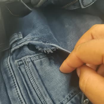 Cep Kenarında Yırtılan Jean Pantolon Kalite Ve Dayanıklılık Sorunu