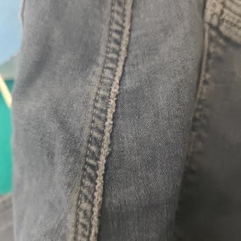 Cep Kenarında Yırtılan Jean Pantolon Kalite Ve Dayanıklılık Sorunu