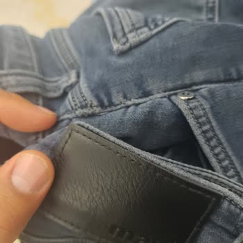 Cep Kenarında Yırtılan Jean Pantolon Kalite Ve Dayanıklılık Sorunu