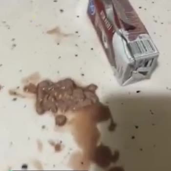 Sek Süt Mağduruyum, Kızım Artık Süt İçmem Diyor!