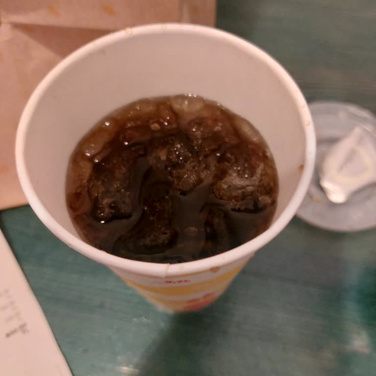 McDonald's Siparişinde Soğuk Ve Bayat Ürünler, Yanlış İçecek Ve İade Talebi