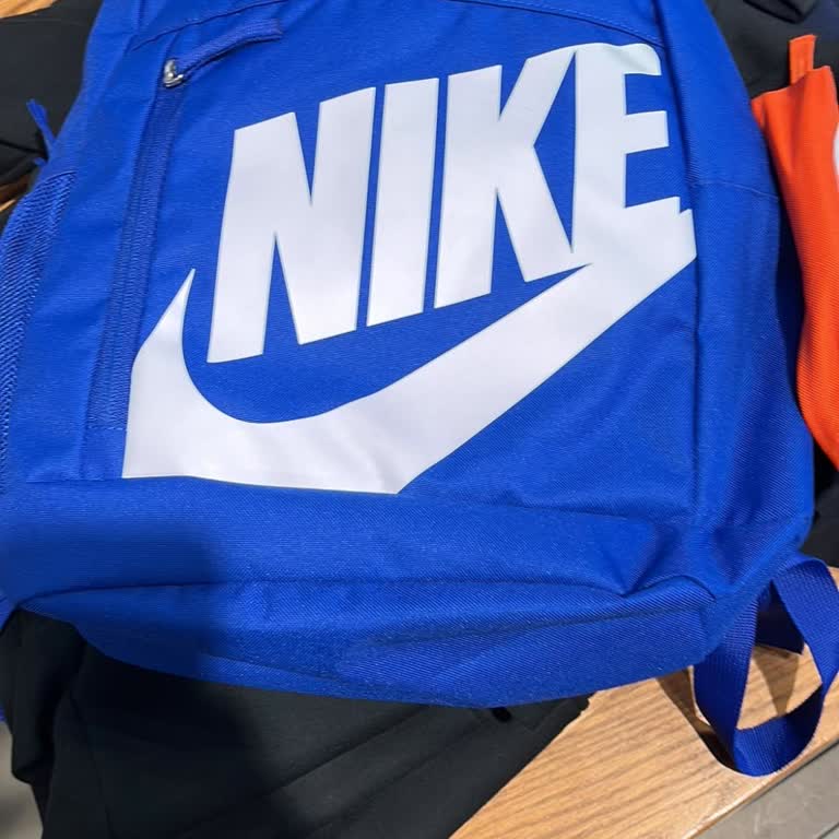 Mavi Nike Çantası 3 Gün İçinde Deforme Oldu, Mağaza Ve Müşteri Hizmetlerinden Cevap Gelmiyor