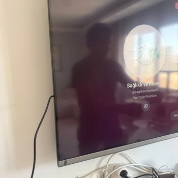 Ekran Değişimi Sonrası TV Çizik Ve Ezik Şekilde Geri Geldi, Çözüm Bekleniyor