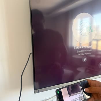 Ekran Değişimi Sonrası TV Çizik Ve Ezik Şekilde Geri Geldi, Çözüm Bekleniyor