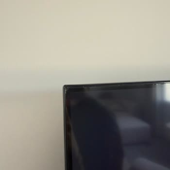 Ekran Değişimi Sonrası TV Çizik Ve Ezik Şekilde Geri Geldi, Çözüm Bekleniyor
