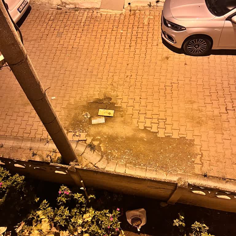 Darıca'daki Çukur Ve Belediye İhmali Araç Hasarına Yol Açıyor