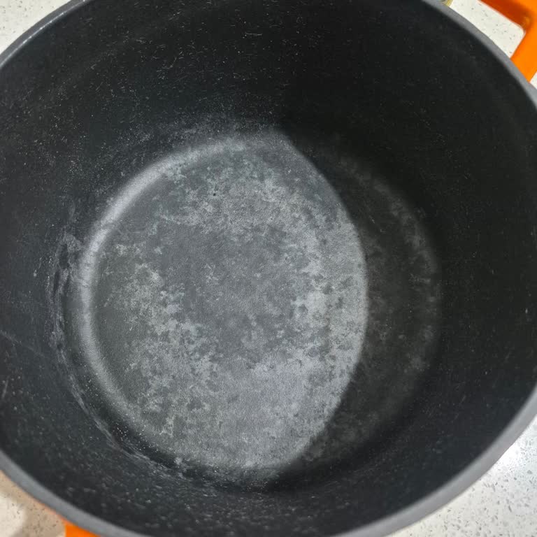 Lava Döküm Tencere Kaplama Çelişkisi Ve İlk Kullanımda Aşınma
