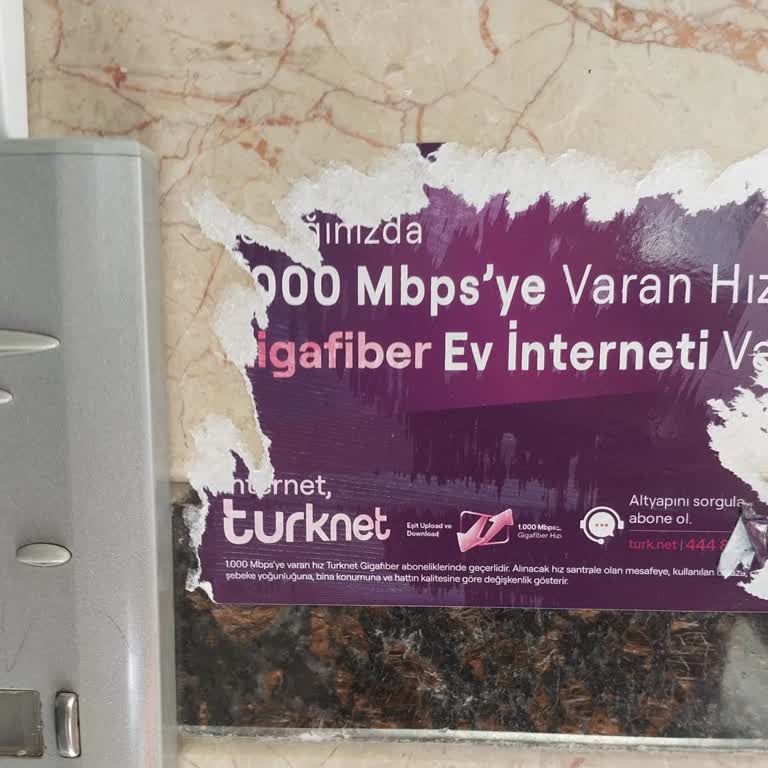 TurkNet Reklam Stickerlarının Mermer Yüzeylerde Görsel Kirlilik Ve Zarar Şikayeti