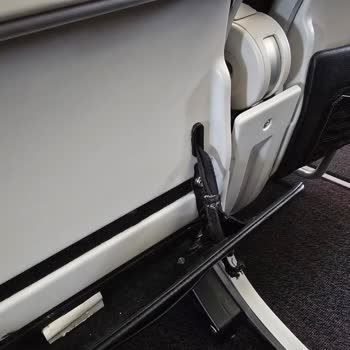 Turkish Airlines на рейсе TK216 сломано кресло, грязный столик и проблемы с питанием