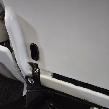 Turkish Airlines на рейсе TK216 сломано кресло, грязный столик и проблемы с питанием