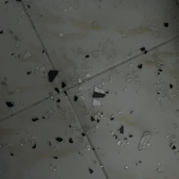 Beko Mikrodalga Ön Camı Kendiliğinden Patladı: Güvenlik Endişesi