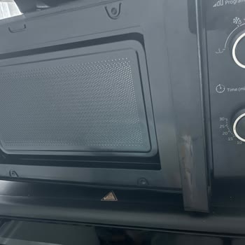 Beko Mikrodalga Ön Camı Kendiliğinden Patladı: Güvenlik Endişesi