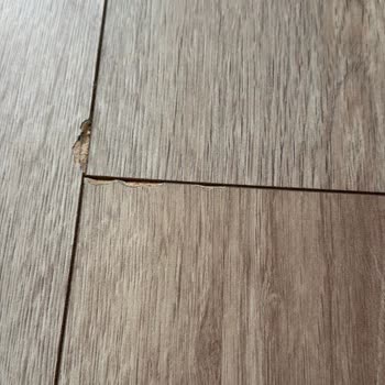 Krono Markalı Parkette Kenar Ayrılma Ve Çatlama Sorunu, Satıcıdan Yanıt Yok