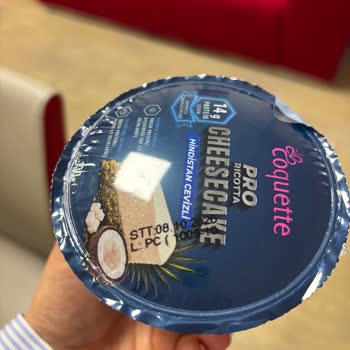 Coquette Pro Ricotta Cheesecake'te Şişmiş Kapak Ve Kötü Koku: Son Kullanma Tarihine Rağmen Bozulma