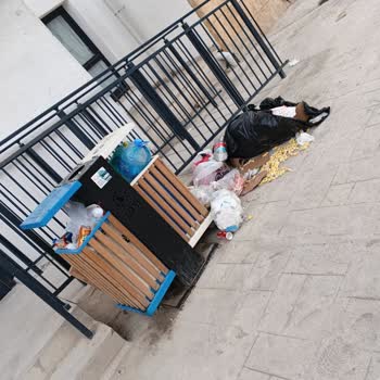 Göztepe 38. Bölge’de Çöp Atma Ve Koku Sorunu Sağlığı Tehdit Ediyor