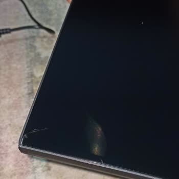 Teslim Edilen Monitörde Kırık Ekran, Media Markt'tan Belgeli Değişim Talebi