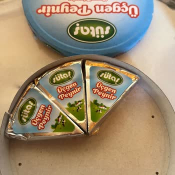 Sütaş Üçgen Peynirinde Erime Ve Lekeler Nedeniyle Memnuniyetsizlik
